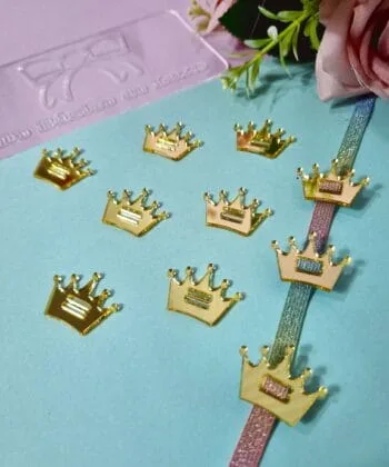 Passante Acrílico Coroa Dourado- 5un